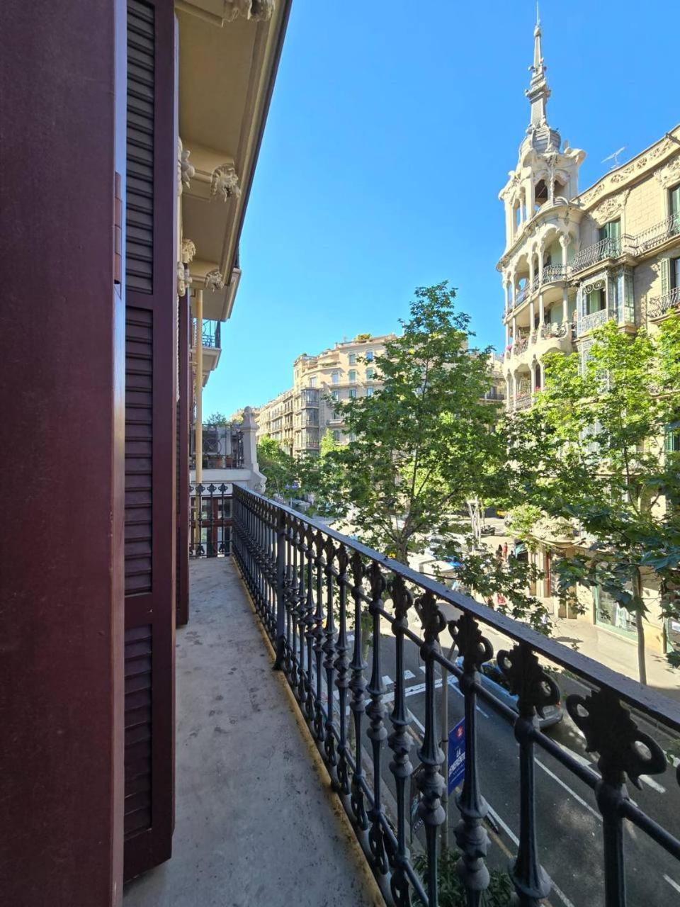 Alojamiento Roger Barcelona Ngoại thất bức ảnh